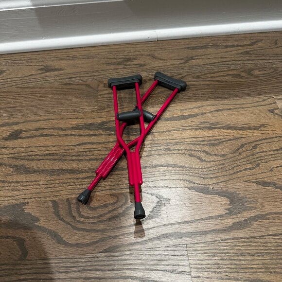 American Girl Doll McKenna Cast & Crutches set - Picture 4 of 6